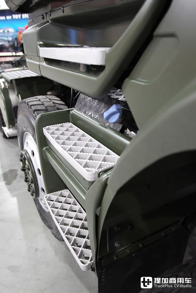 8x8驱动配双排驾驶室,搭载730匹V8,这台斯堪尼亚军用卡车真强悍 - 第12张 - 提加商用车网 8x8驱动配双排驾驶室,搭载730匹V8,这台斯堪尼亚军用卡车真强悍 - 第12张
