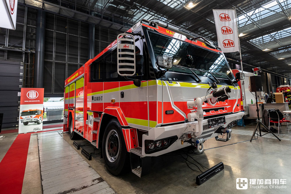 新增双排驾驶室，风冷V8、V12配内饰大屏，实拍新一代太脱拉Force - 第14张