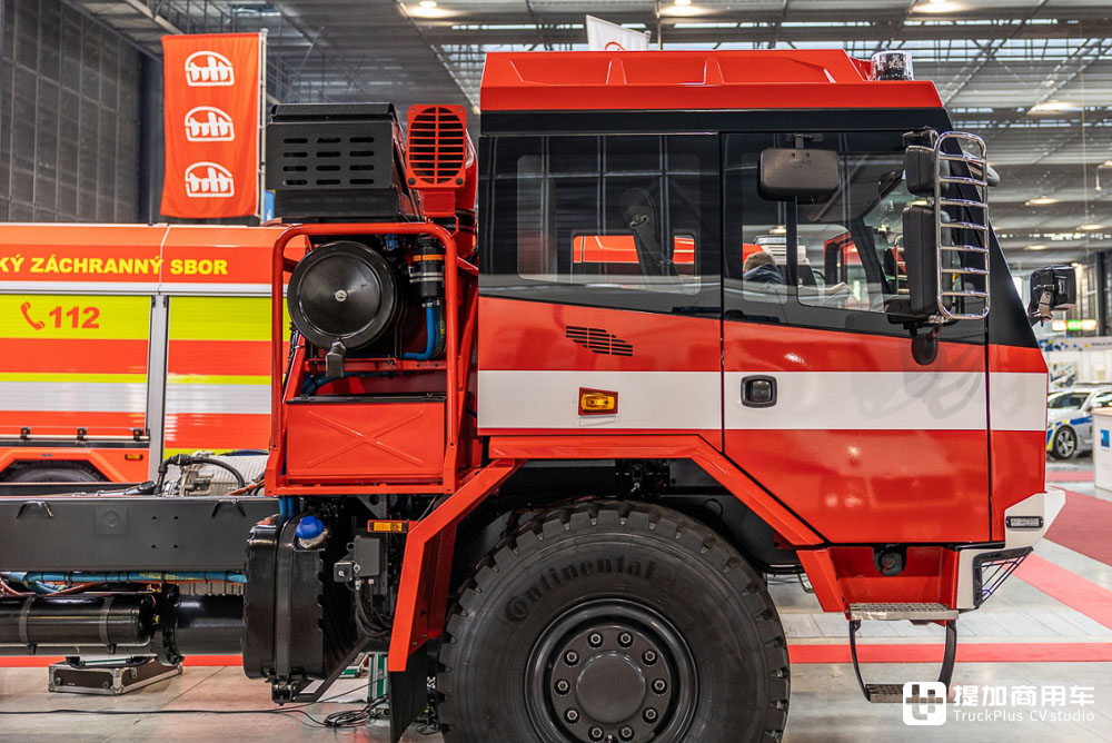 新增双排驾驶室，风冷V8、V12配内饰大屏，实拍新一代太脱拉Force - 第16张