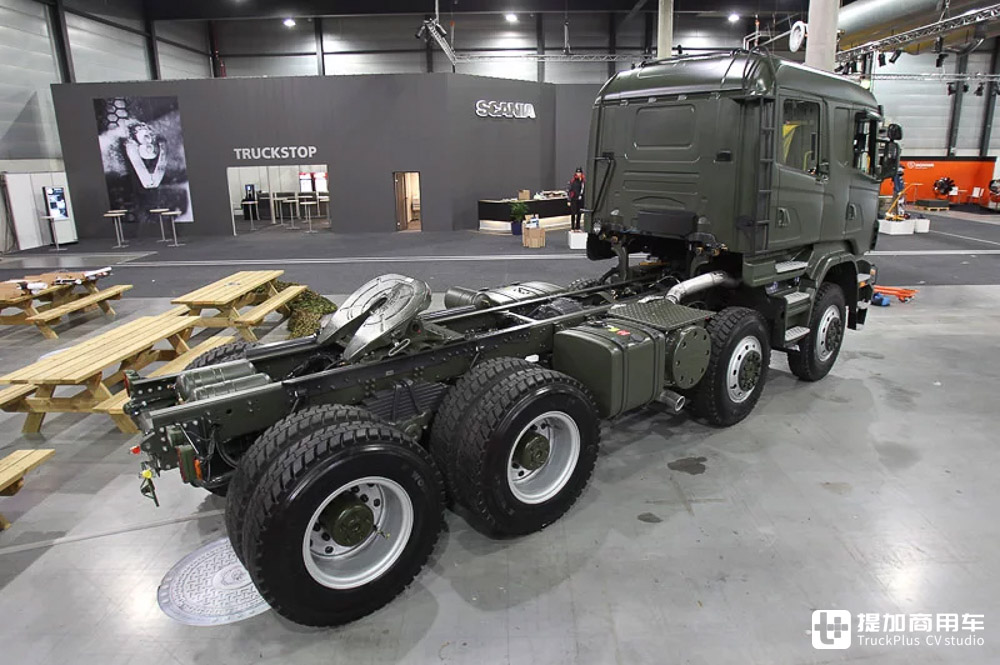 8x8驱动配双排驾驶室,搭载730匹V8,这台斯堪尼亚军用卡车真强悍 - 第17张 - 提加商用车网 8x8驱动配双排驾驶室,搭载730匹V8,这台斯堪尼亚军用卡车真强悍 - 第17张