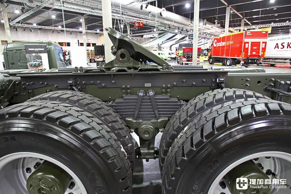 8x8驱动配双排驾驶室,搭载730匹V8,这台斯堪尼亚军用卡车真强悍 - 第20张 - 提加商用车网 8x8驱动配双排驾驶室,搭载730匹V8,这台斯堪尼亚军用卡车真强悍 - 第20张