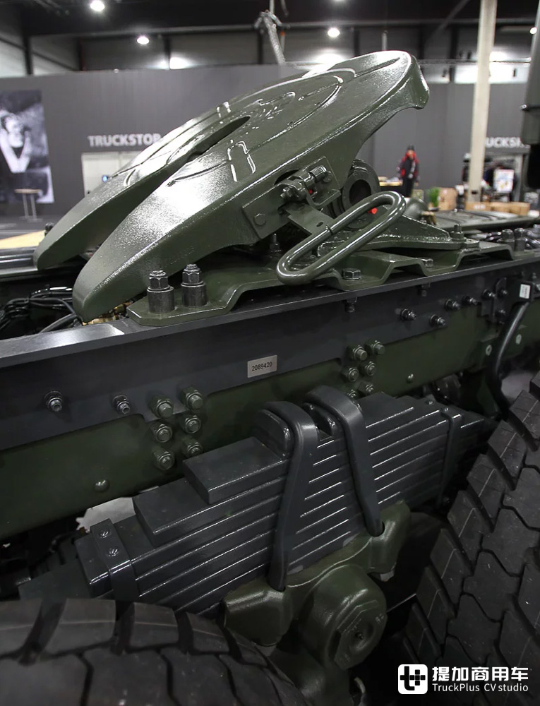 8x8驱动配双排驾驶室,搭载730匹V8,这台斯堪尼亚军用卡车真强悍 - 第23张 - 提加商用车网 8x8驱动配双排驾驶室,搭载730匹V8,这台斯堪尼亚军用卡车真强悍 - 第23张