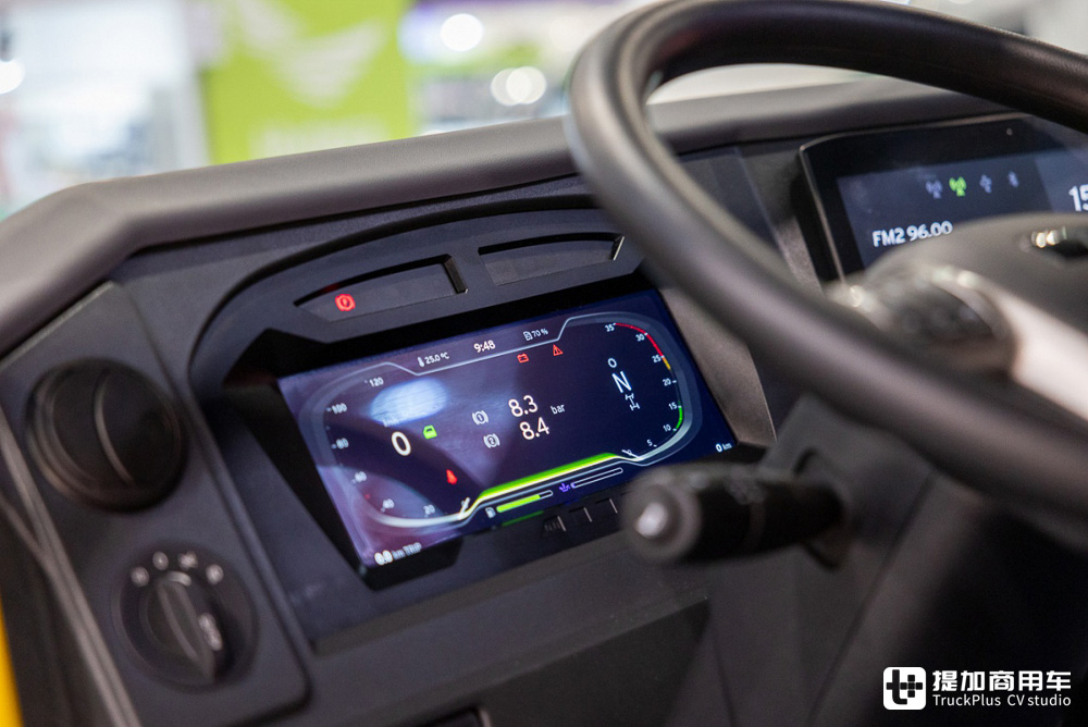 新增双排驾驶室，风冷V8、V12配内饰大屏，实拍新一代太脱拉Force - 第23张