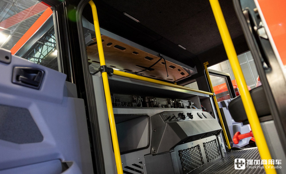 新增双排驾驶室，风冷V8、V12配内饰大屏，实拍新一代太脱拉Force - 第30张