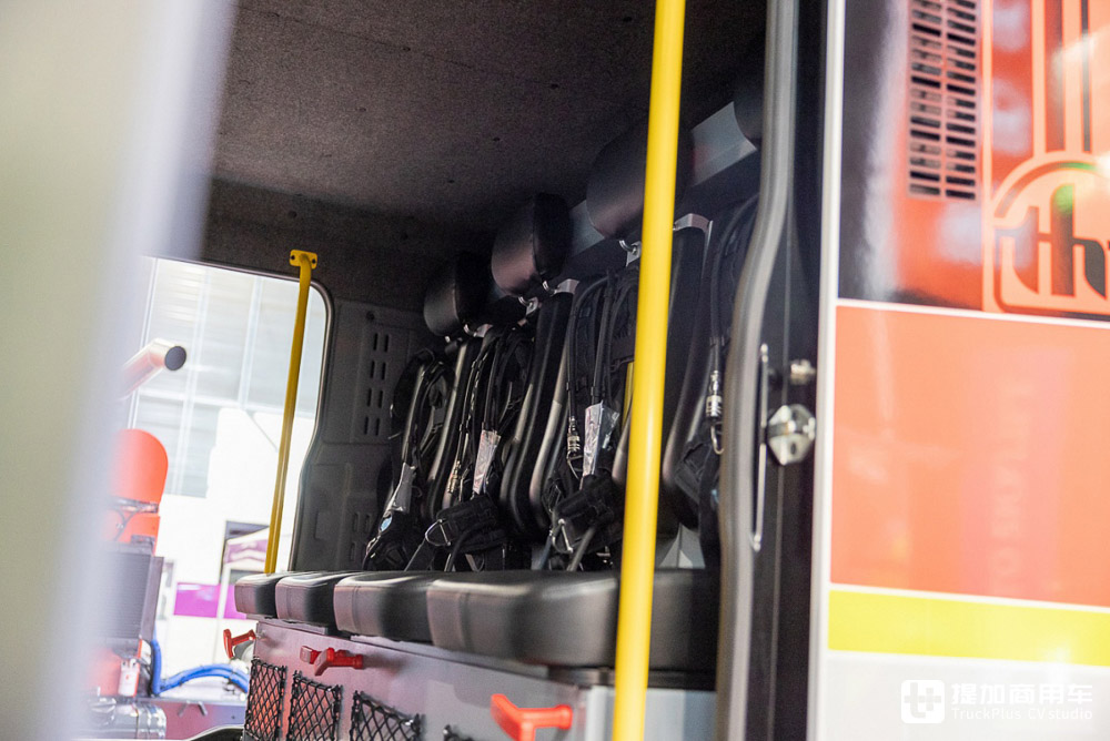 新增双排驾驶室，风冷V8、V12配内饰大屏，实拍新一代太脱拉Force - 第31张