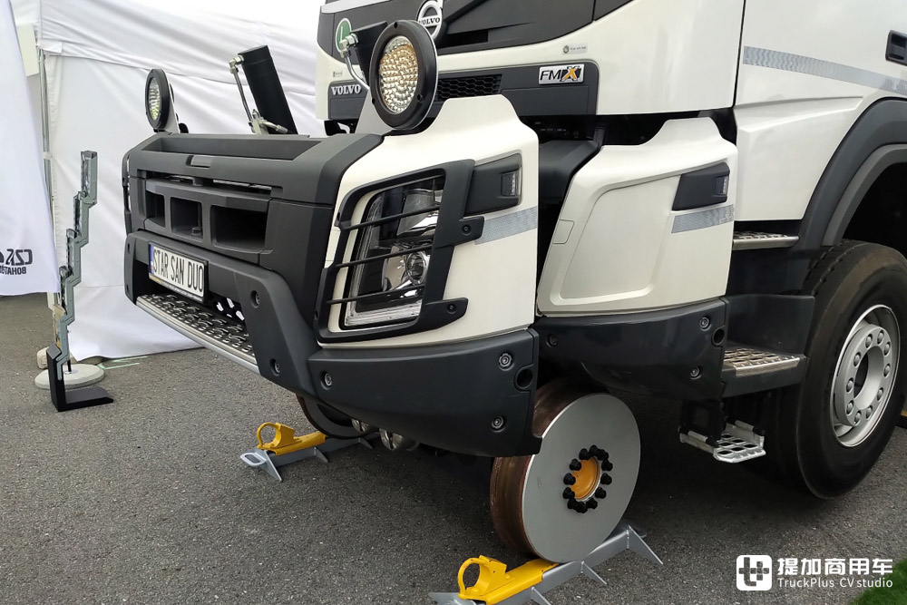 超大驾驶室开发确认,低鞍座、大件车、工程版车型抢眼,带你看沃尔沃4Poland卡车展 - 第3张 - 提加商用车网 超大驾驶室开发确认,低鞍座、大件车、工程版车型抢眼,带你看沃尔沃4Poland卡车展 - 第3张