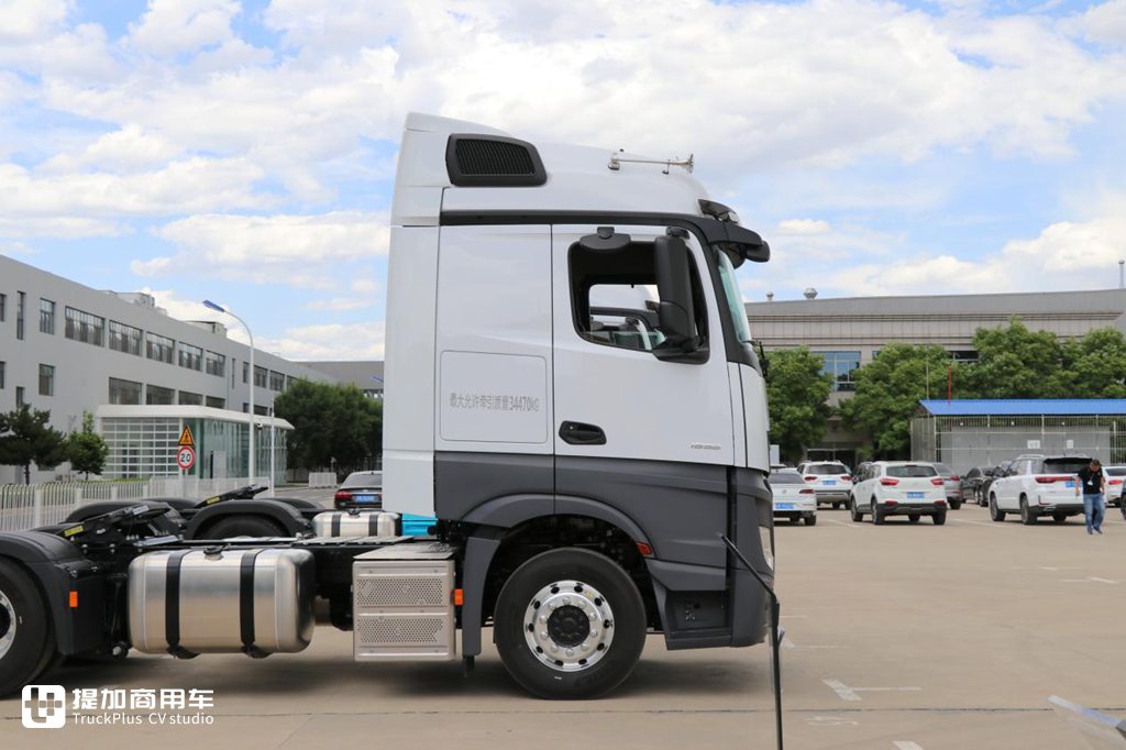580马力的单驱车头!还有4米超长轴距,奔驰Actros C 1858牵引车实拍 - 第10张 - 提加商用车网 580马力的单驱车头!还有4米超长轴距,奔驰Actros C 1858牵引车实拍 - 第10张