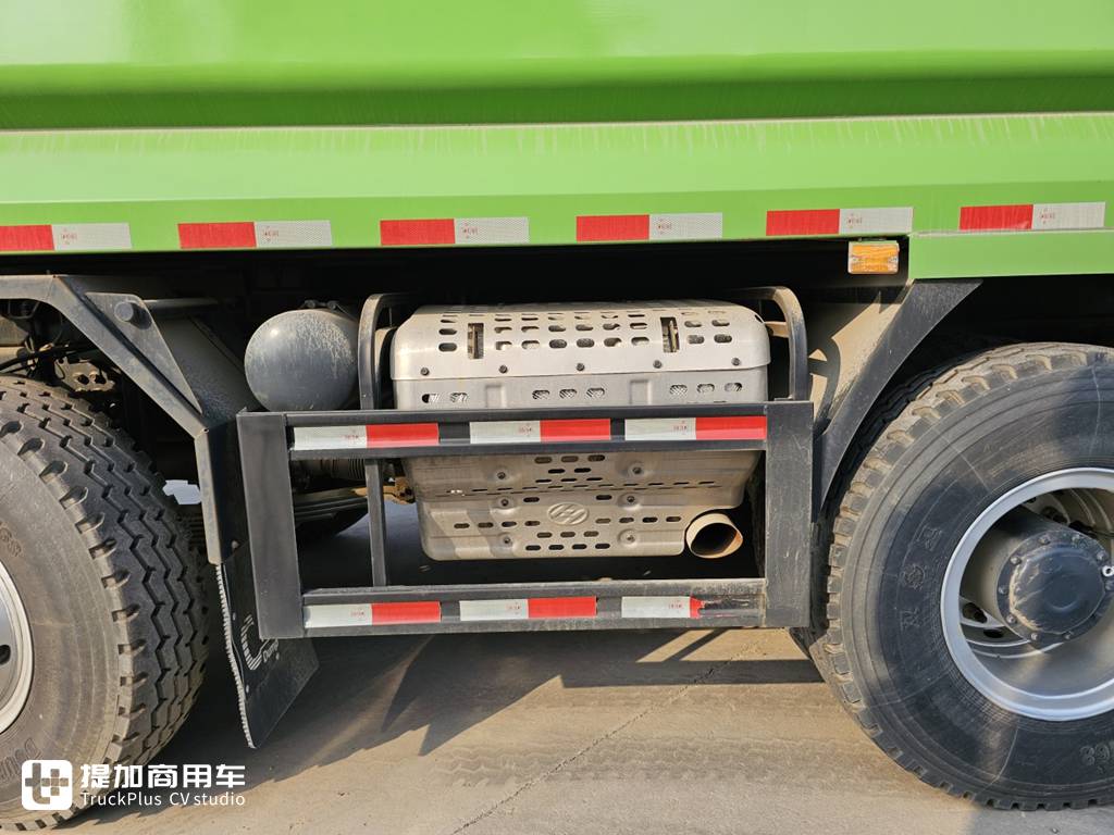 配置更新,430马力的小苹果渣土车!实拍红岩杰狮C6城市建筑垃圾运输车 - 第11张 - 提加商用车网 配置更新,430马力的小苹果渣土车!实拍红岩杰狮C6城市建筑垃圾运输车 - 第11张