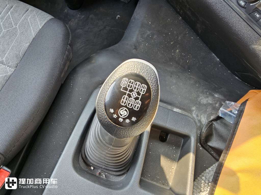配置更新,430马力的小苹果渣土车!实拍红岩杰狮C6城市建筑垃圾运输车 - 第12张 - 提加商用车网 配置更新,430马力的小苹果渣土车!实拍红岩杰狮C6城市建筑垃圾运输车 - 第12张