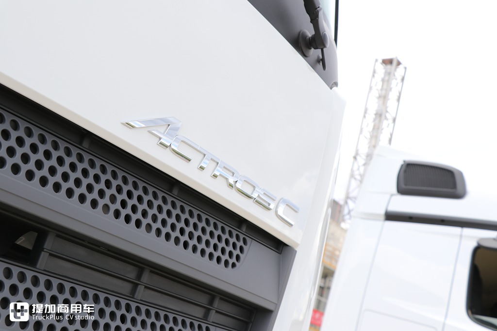 580马力的单驱车头!还有4米超长轴距,奔驰Actros C 1858牵引车实拍 - 第12张 - 提加商用车网 580马力的单驱车头!还有4米超长轴距,奔驰Actros C 1858牵引车实拍 - 第12张