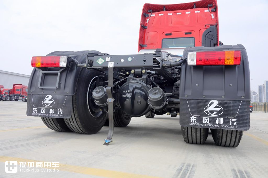 大排量大马力LNG车型不二之选，乘龙H7 LNG牵引车实拍评测 - 第12张