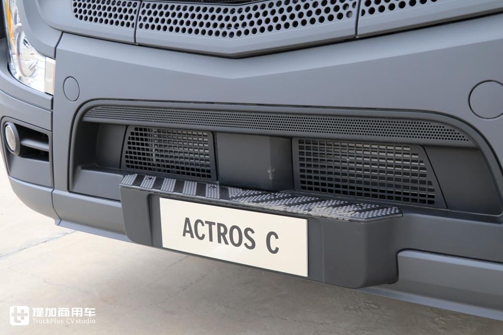580马力的单驱车头!还有4米超长轴距,奔驰Actros C 1858牵引车实拍 - 第13张 - 提加商用车网 580马力的单驱车头!还有4米超长轴距,奔驰Actros C 1858牵引车实拍 - 第13张