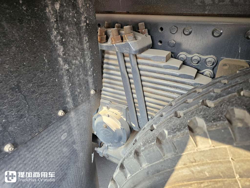 配置更新,430马力的小苹果渣土车!实拍红岩杰狮C6城市建筑垃圾运输车 - 第14张 - 提加商用车网 配置更新,430马力的小苹果渣土车!实拍红岩杰狮C6城市建筑垃圾运输车 - 第14张