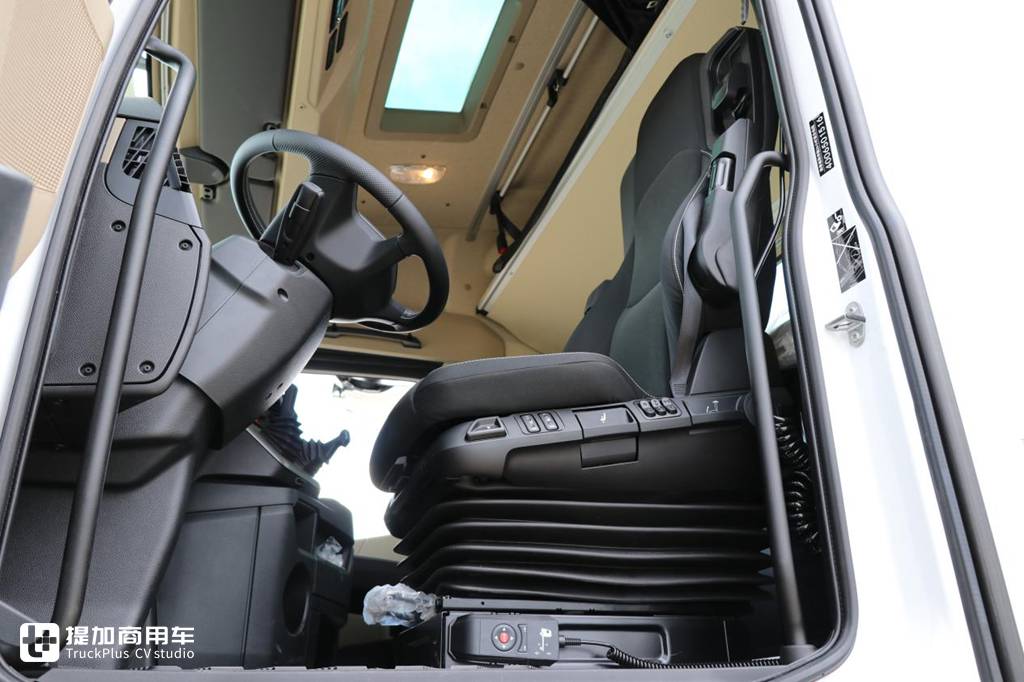 580马力的单驱车头!还有4米超长轴距,奔驰Actros C 1858牵引车实拍 - 第14张 - 提加商用车网 580马力的单驱车头!还有4米超长轴距,奔驰Actros C 1858牵引车实拍 - 第14张