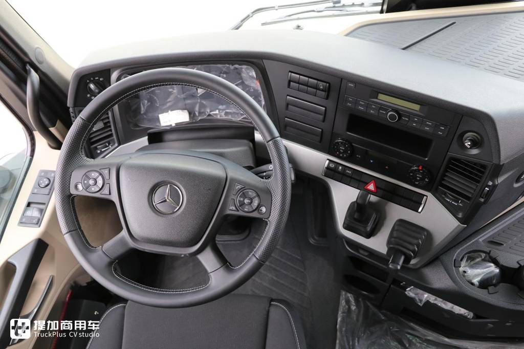 580马力的单驱车头!还有4米超长轴距,奔驰Actros C 1858牵引车实拍 - 第15张 - 提加商用车网 580马力的单驱车头!还有4米超长轴距,奔驰Actros C 1858牵引车实拍 - 第15张