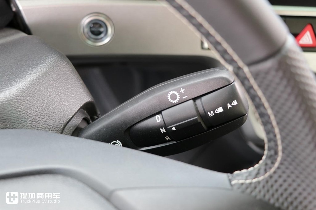 580马力的单驱车头!还有4米超长轴距,奔驰Actros C 1858牵引车实拍 - 第16张 - 提加商用车网 580马力的单驱车头!还有4米超长轴距,奔驰Actros C 1858牵引车实拍 - 第16张