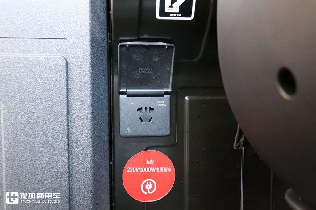 580马力的单驱车头!还有4米超长轴距,奔驰Actros C 1858牵引车实拍 - 第19张 - 提加商用车网 580马力的单驱车头!还有4米超长轴距,奔驰Actros C 1858牵引车实拍 - 第19张