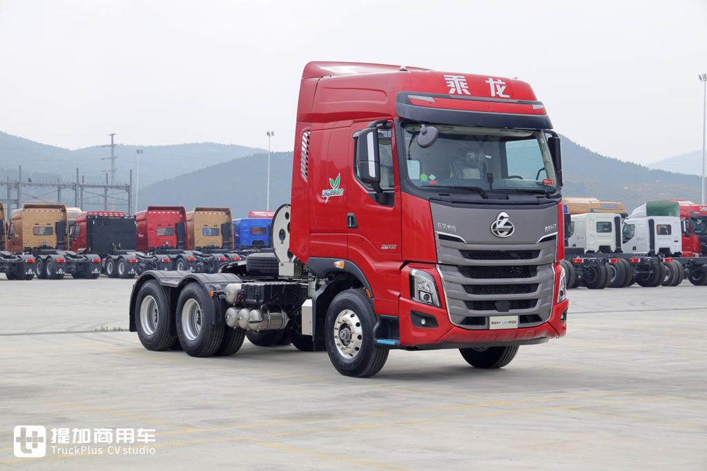 大排量大马力LNG车型不二之选，乘龙H7 LNG牵引车实拍评测 - 第2张