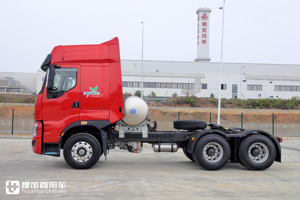 大排量大马力LNG车型不二之选，乘龙H7 LNG牵引车实拍评测 - 第3张