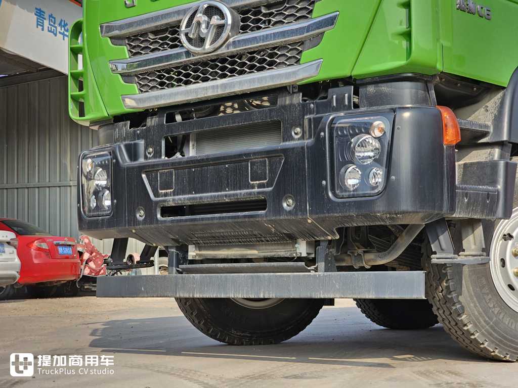 配置更新,430马力的小苹果渣土车!实拍红岩杰狮C6城市建筑垃圾运输车 - 第3张 - 提加商用车网 配置更新,430马力的小苹果渣土车!实拍红岩杰狮C6城市建筑垃圾运输车 - 第3张