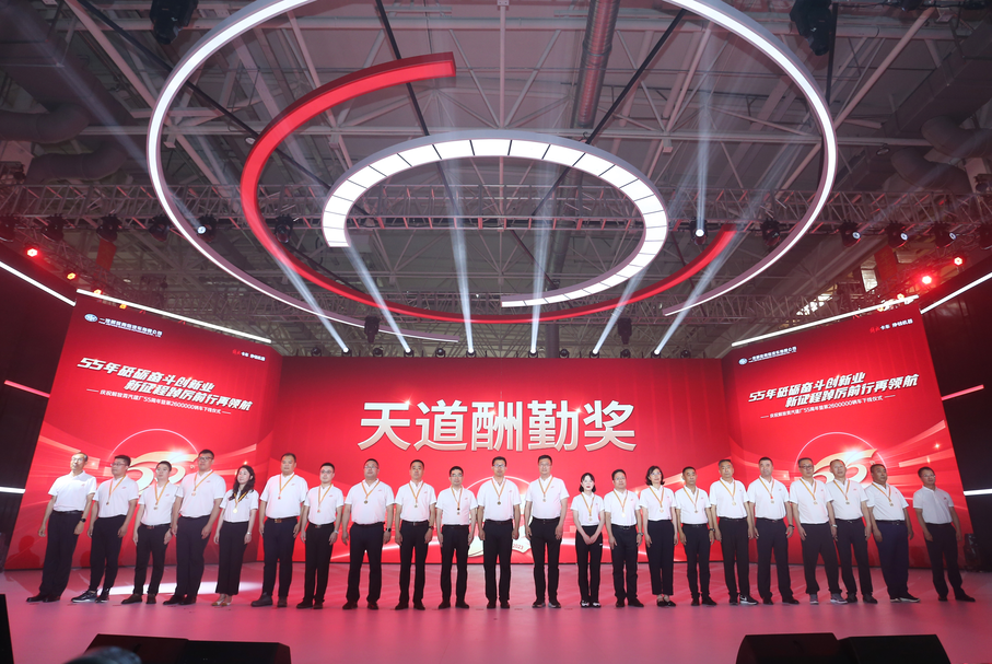 庆祝解放青汽建厂55周年暨第2600000辆车下线仪式隆重举行 - 第10张 - 提加商用车网 庆祝解放青汽建厂55周年暨第2600000辆车下线仪式隆重举行 - 第10张