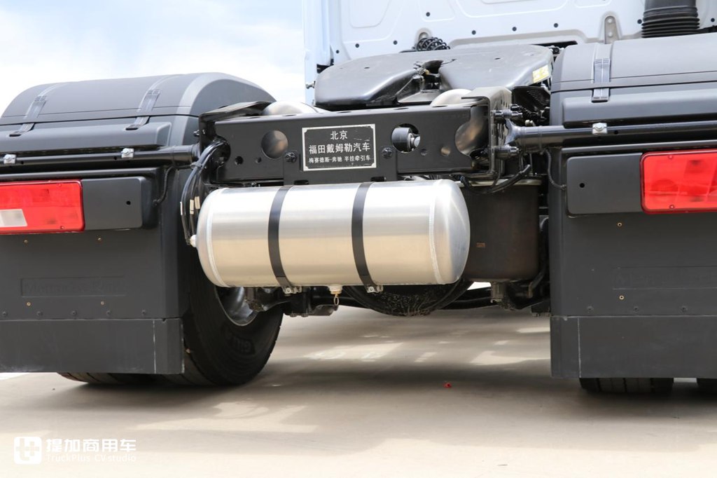 580马力的单驱车头!还有4米超长轴距,奔驰Actros C 1858牵引车实拍 - 第5张 - 提加商用车网 580马力的单驱车头!还有4米超长轴距,奔驰Actros C 1858牵引车实拍 - 第5张