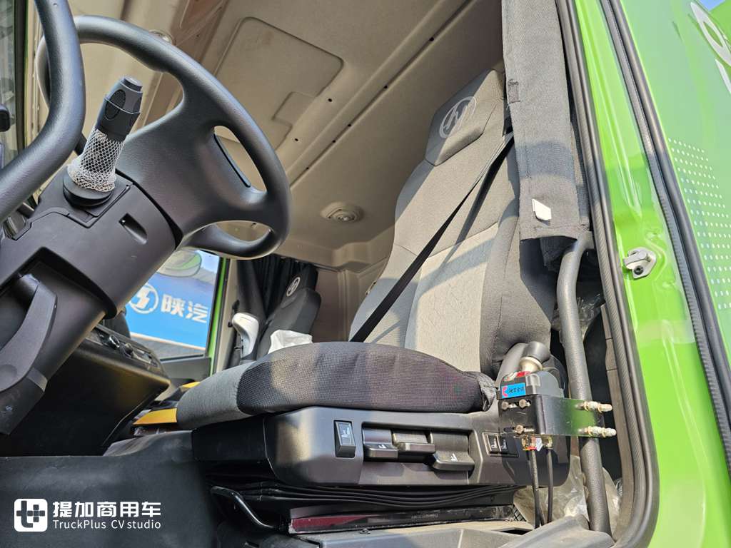 配置更新,430马力的小苹果渣土车!实拍红岩杰狮C6城市建筑垃圾运输车 - 第6张 - 提加商用车网 配置更新,430马力的小苹果渣土车!实拍红岩杰狮C6城市建筑垃圾运输车 - 第6张