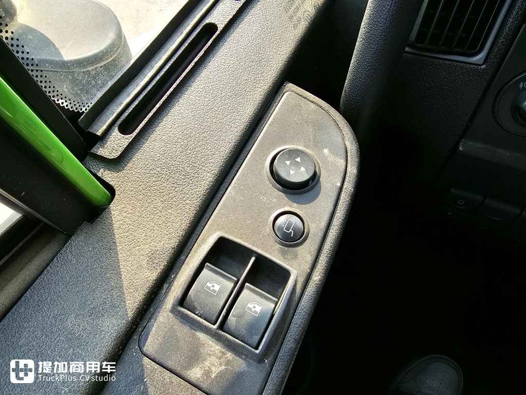 配置更新,430马力的小苹果渣土车!实拍红岩杰狮C6城市建筑垃圾运输车 - 第7张 - 提加商用车网 配置更新,430马力的小苹果渣土车!实拍红岩杰狮C6城市建筑垃圾运输车 - 第7张