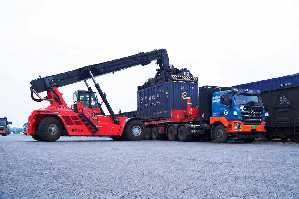 上汽红岩5G+L4级纯电动智能重卡助力企业打造绿色智慧运输链 - 第3张