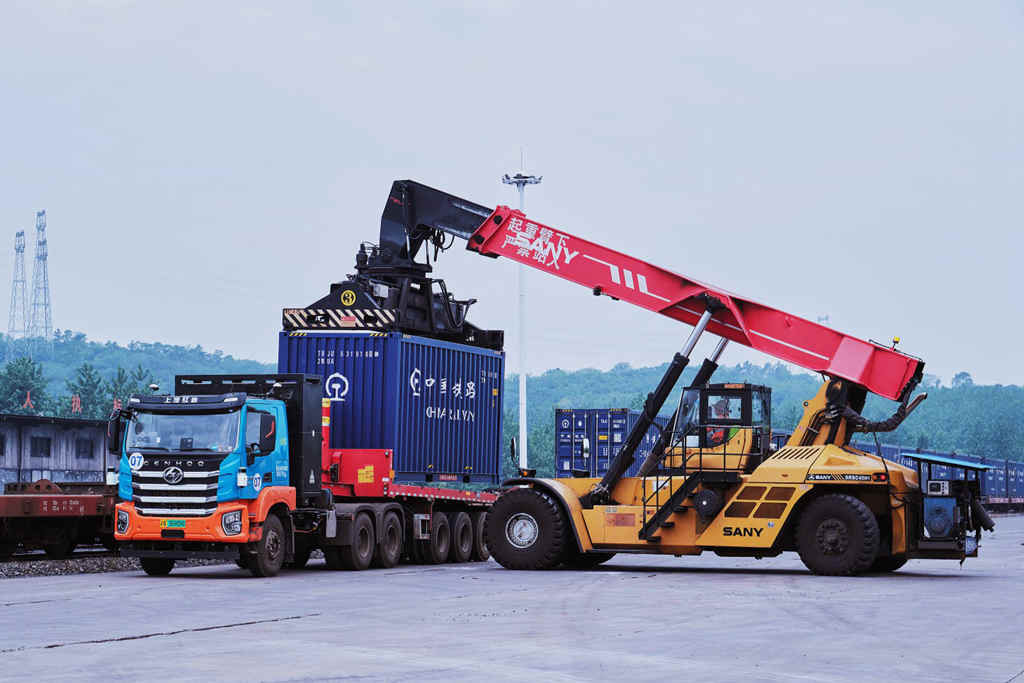 上汽红岩5G+L4级纯电动智能重卡助力企业打造绿色智慧运输链 - 第4张