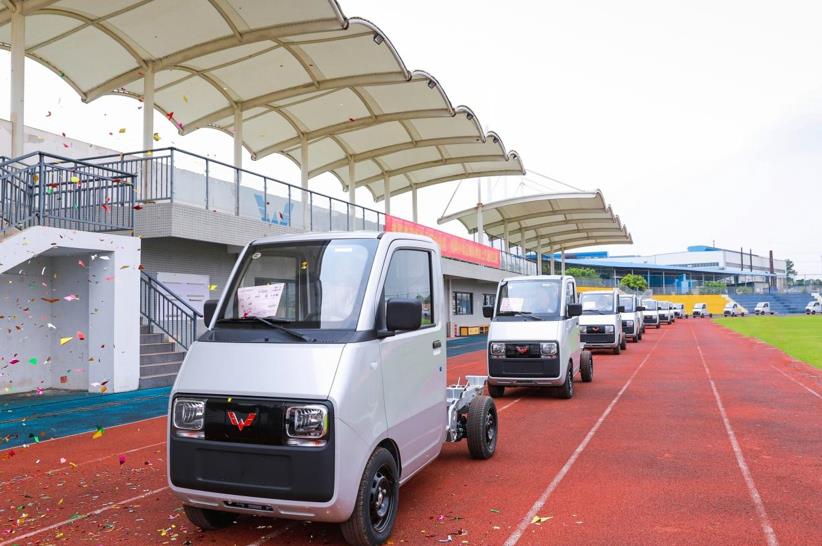 领跑“最后一公里”!2000台五菱E10定制车正式发车 - 第5张 - 提加商用车网 领跑“最后一公里”!2000台五菱E10定制车正式发车 - 第5张