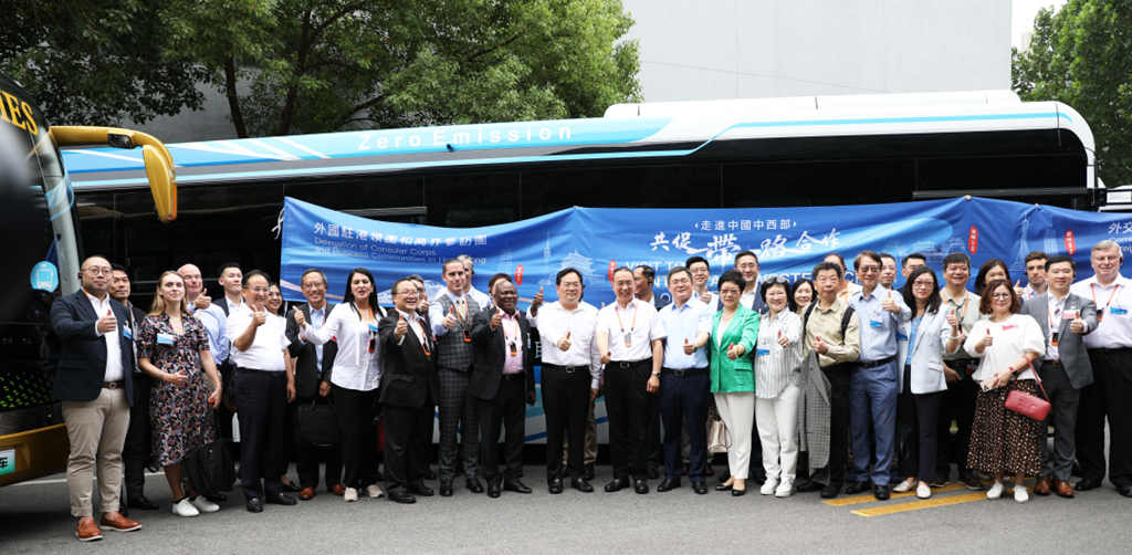 外交部驻港公署率团参访宇通! - 第1张 - 提加商用车网 外交部驻港公署率团参访宇通! - 第1张
