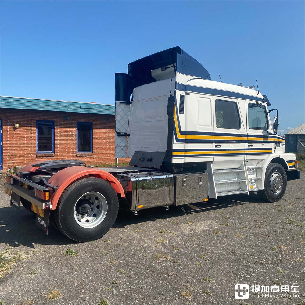 配双排座带卧铺驾驶室，五座+双卧还是长头卡车，这台斯堪尼亚T 113 H真神奇