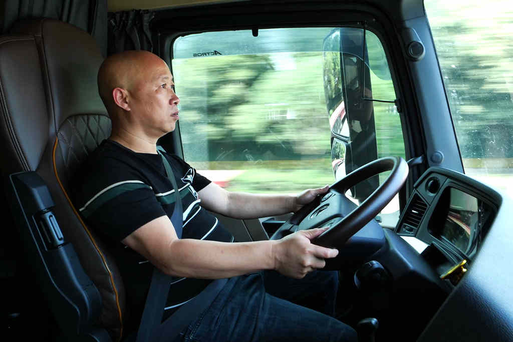 复购6辆奔驰卡车!魏国清用高端车打好高端局