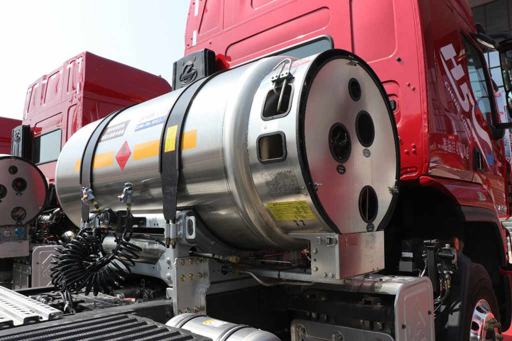 乘龙H5超轻版LNG牵引车,降本增效的靠谱选择 - 第2张 - 提加商用车网 乘龙H5超轻版LNG牵引车,降本增效的靠谱选择 - 第2张