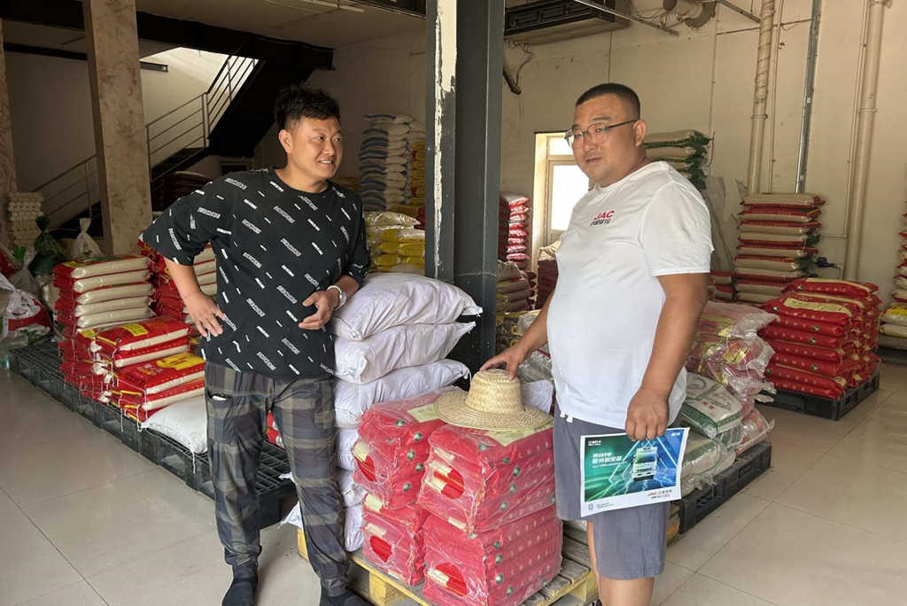 粮油米面批发 江淮1卡骏铃是运输帮手也是他的生意名片 - 第2张 - 提加商用车网 粮油米面批发 江淮1卡骏铃是运输帮手也是他的生意名片 - 第2张