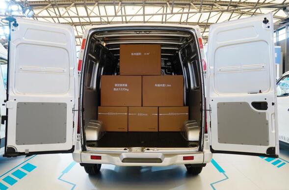 长续航、大空间！上汽大通MAXUS纯电物流车EV80 PRO正式上市，售价24.18万元起 - 第4张