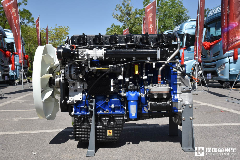 不止是全球最大马力,陕汽最新上市的560马力德龙X6000天然气重卡实拍 - 第3张 - 提加商用车网 不止是全球最大马力,陕汽最新上市的560马力德龙X6000天然气重卡实拍 - 第3张
