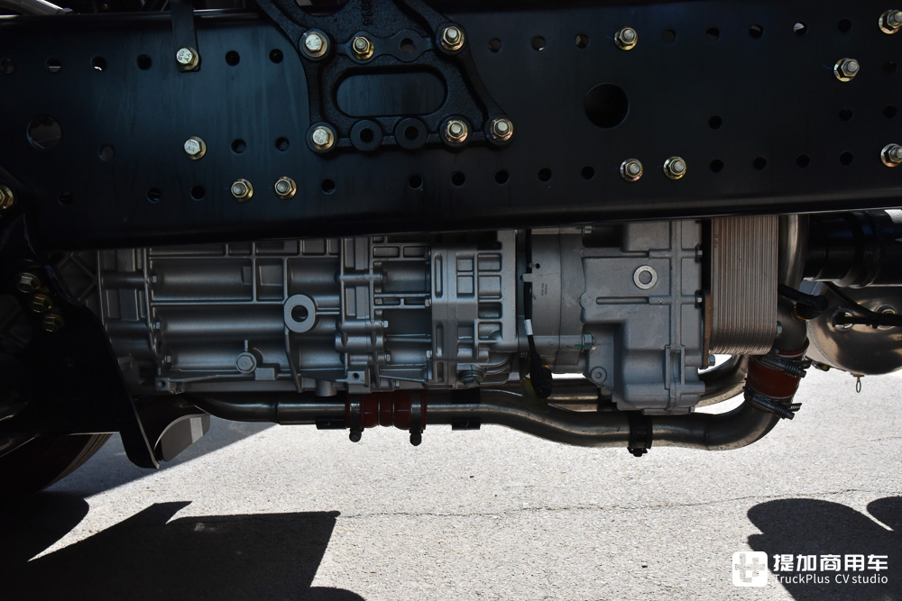 不止是全球最大马力,陕汽最新上市的560马力德龙X6000天然气重卡实拍 - 第4张 - 提加商用车网 不止是全球最大马力,陕汽最新上市的560马力德龙X6000天然气重卡实拍 - 第4张