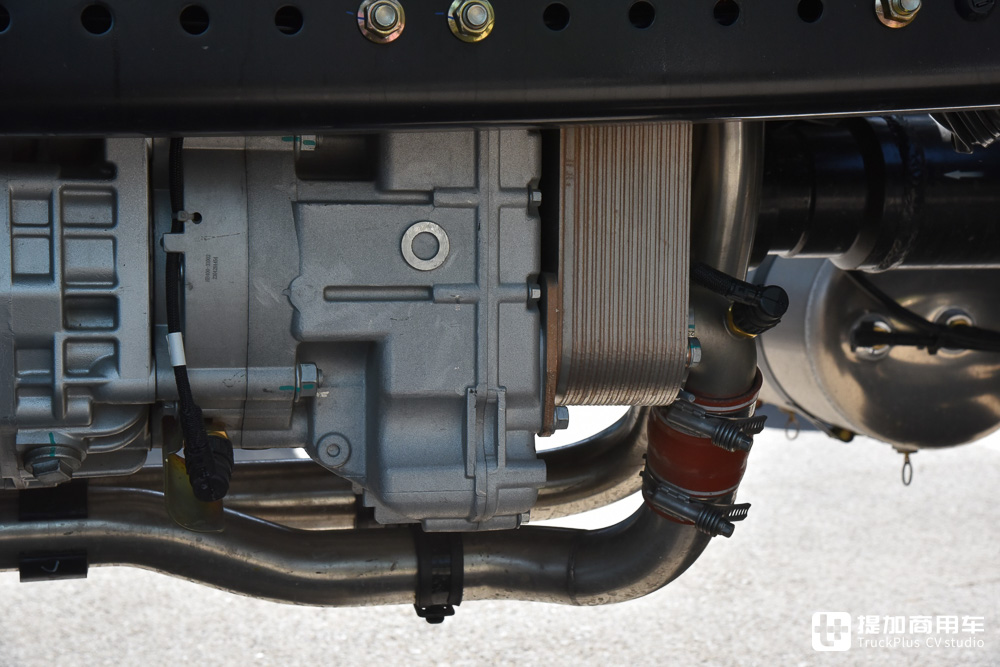 不止是全球最大马力,陕汽最新上市的560马力德龙X6000天然气重卡实拍 - 第5张 - 提加商用车网 不止是全球最大马力,陕汽最新上市的560马力德龙X6000天然气重卡实拍 - 第5张