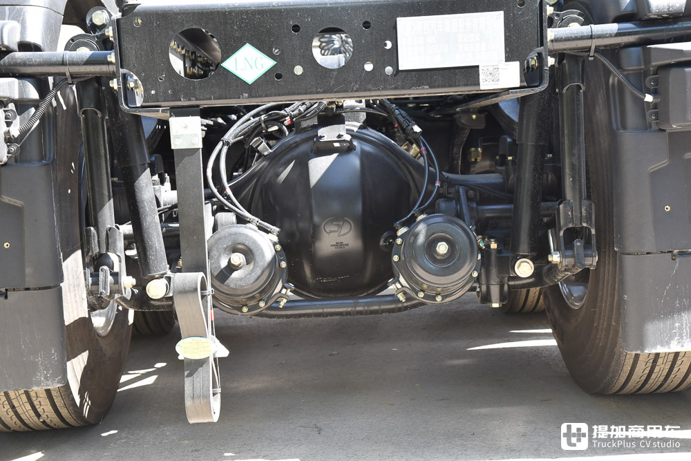 不止是全球最大马力,陕汽最新上市的560马力德龙X6000天然气重卡实拍 - 第6张 - 提加商用车网 不止是全球最大马力,陕汽最新上市的560马力德龙X6000天然气重卡实拍 - 第6张