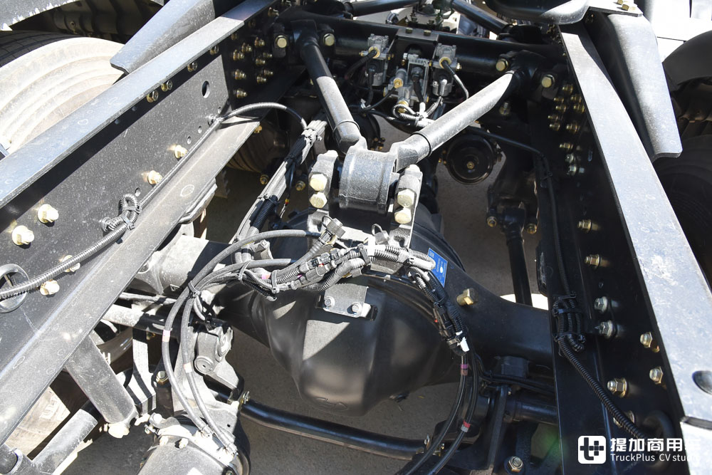 不止是全球最大马力,陕汽最新上市的560马力德龙X6000天然气重卡实拍 - 第7张 - 提加商用车网 不止是全球最大马力,陕汽最新上市的560马力德龙X6000天然气重卡实拍 - 第7张