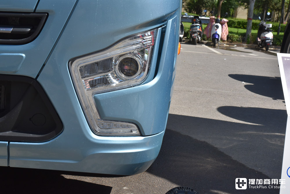 不止是全球最大马力,陕汽最新上市的560马力德龙X6000天然气重卡实拍 - 第9张 - 提加商用车网 不止是全球最大马力,陕汽最新上市的560马力德龙X6000天然气重卡实拍 - 第9张