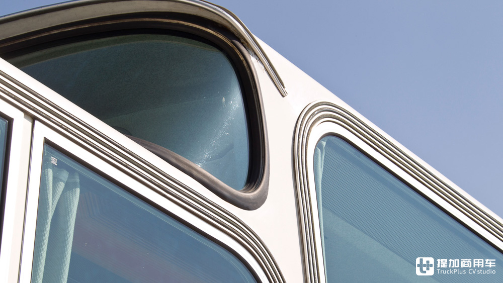 航空黄金时代的疯狂作品,现代豪华客车雏形,回顾赛特拉S 150 Panorama - 第10张 - 提加商用车网 航空黄金时代的疯狂作品,现代豪华客车雏形,回顾赛特拉S 150 Panorama - 第10张