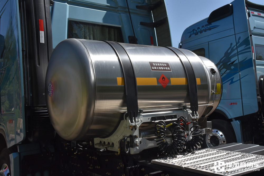 不止是全球最大马力,陕汽最新上市的560马力德龙X6000天然气重卡实拍 - 第15张 - 提加商用车网 不止是全球最大马力,陕汽最新上市的560马力德龙X6000天然气重卡实拍 - 第15张