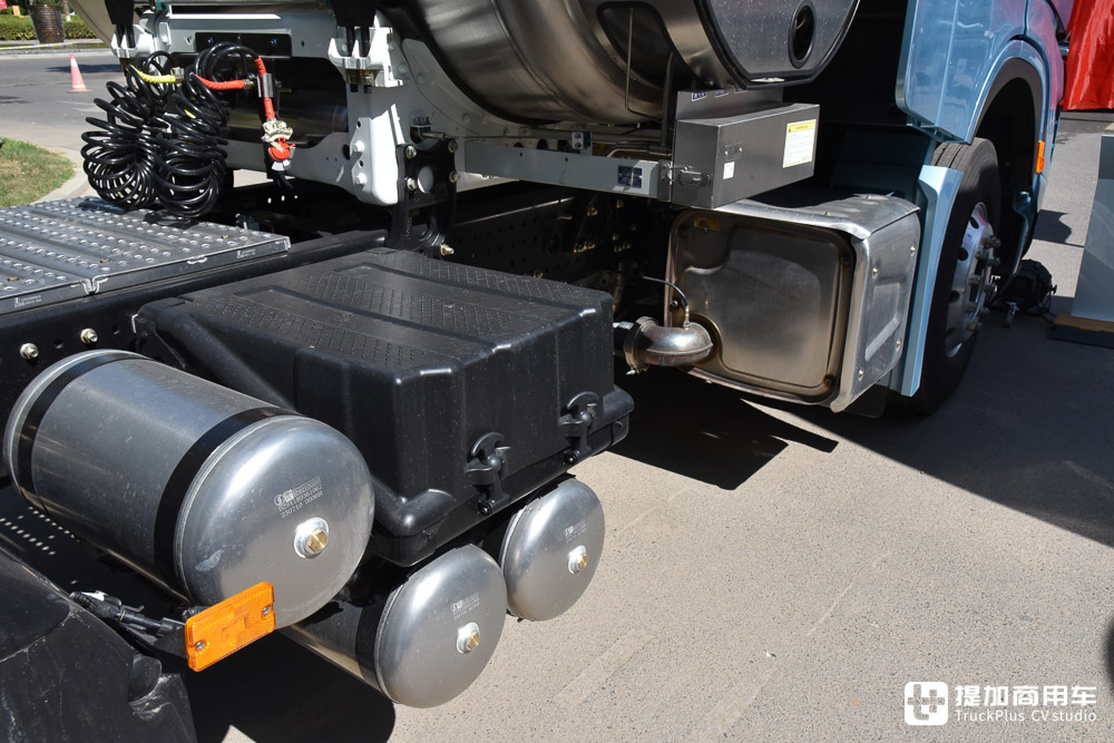 不止是全球最大马力,陕汽最新上市的560马力德龙X6000天然气重卡实拍 - 第16张 - 提加商用车网 不止是全球最大马力,陕汽最新上市的560马力德龙X6000天然气重卡实拍 - 第16张