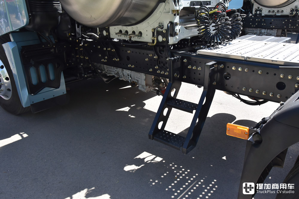 不止是全球最大马力,陕汽最新上市的560马力德龙X6000天然气重卡实拍 - 第17张 - 提加商用车网 不止是全球最大马力,陕汽最新上市的560马力德龙X6000天然气重卡实拍 - 第17张