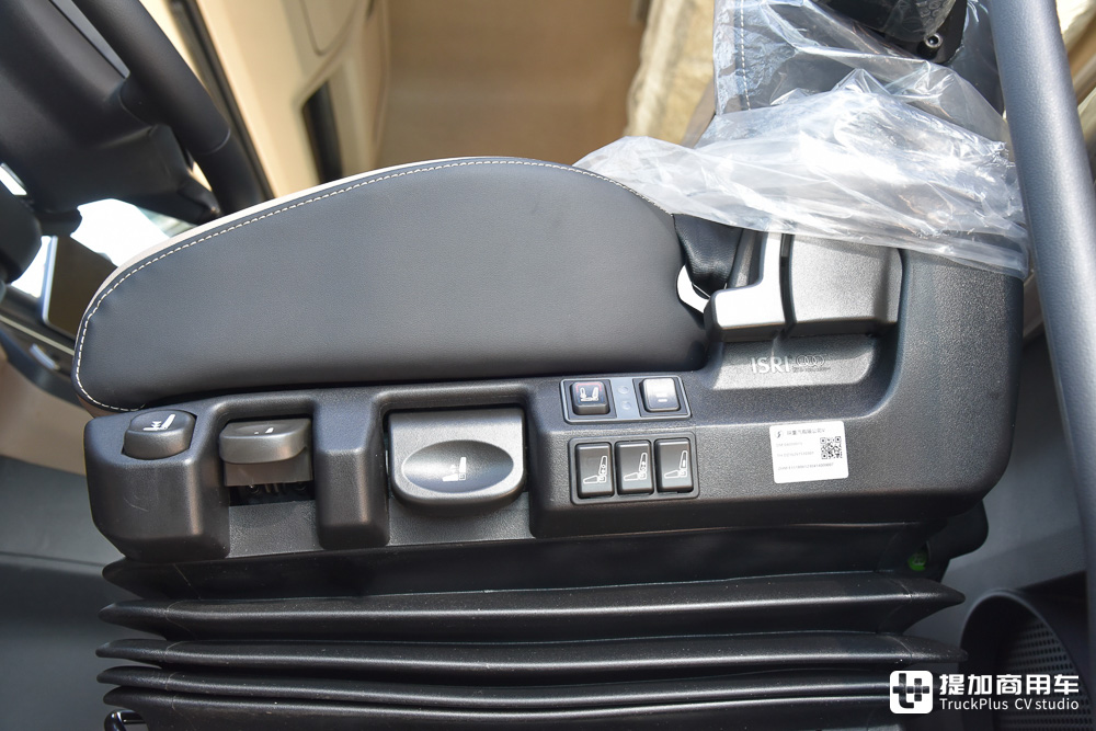 不止是全球最大马力,陕汽最新上市的560马力德龙X6000天然气重卡实拍 - 第20张 - 提加商用车网 不止是全球最大马力,陕汽最新上市的560马力德龙X6000天然气重卡实拍 - 第20张