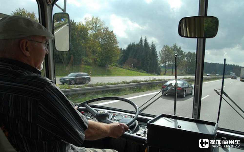 航空黄金时代的疯狂作品,现代豪华客车雏形,回顾赛特拉S 150 Panorama - 第22张 - 提加商用车网 航空黄金时代的疯狂作品,现代豪华客车雏形,回顾赛特拉S 150 Panorama - 第22张