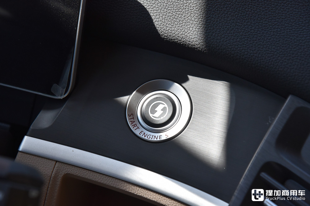 不止是全球最大马力,陕汽最新上市的560马力德龙X6000天然气重卡实拍 - 第24张 - 提加商用车网 不止是全球最大马力,陕汽最新上市的560马力德龙X6000天然气重卡实拍 - 第24张